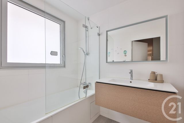 Appartement F4 à louer - 4 pièces - 113.0 m2 - PARIS - 75009 - ILE-DE-FRANCE - Century 21 Victor Hugo - Trocadéro