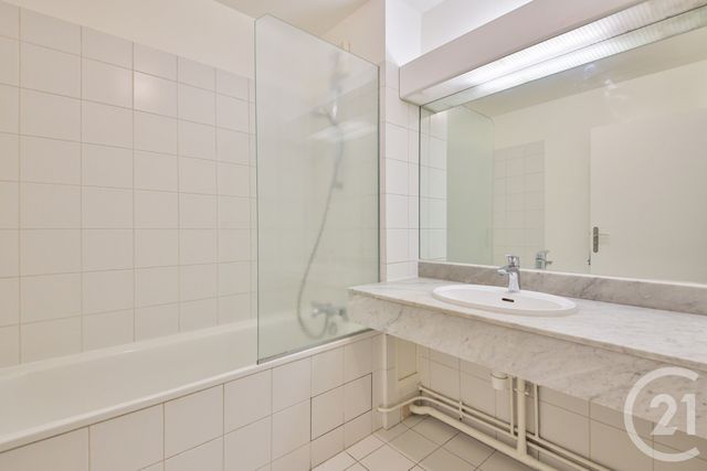 Appartement F3 à louer - 3 pièces - 74.0 m2 - PARIS - 75009 - ILE-DE-FRANCE - Century 21 Victor Hugo - Trocadéro