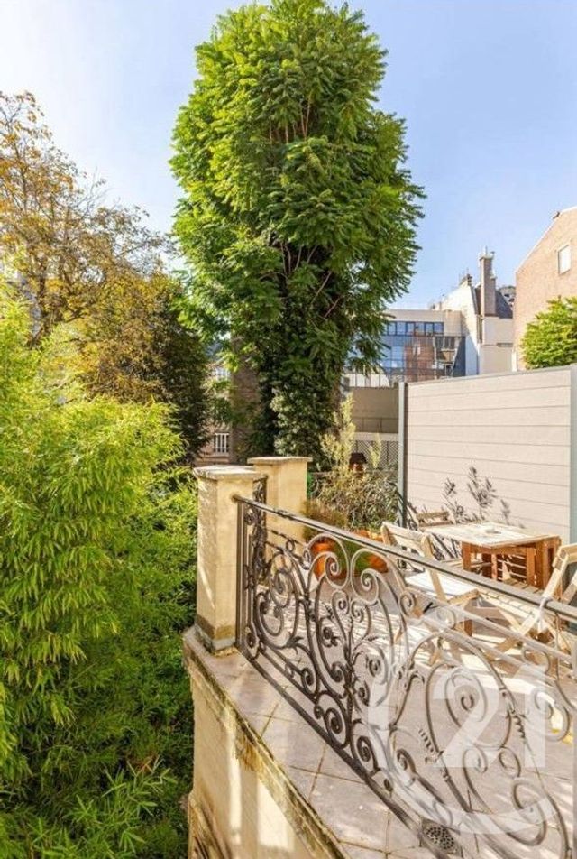 Appartement Duplex à louer - 2 pièces - 44.06 m2 - PARIS - 75008 - ILE-DE-FRANCE - Century 21 Victor Hugo - Trocadéro