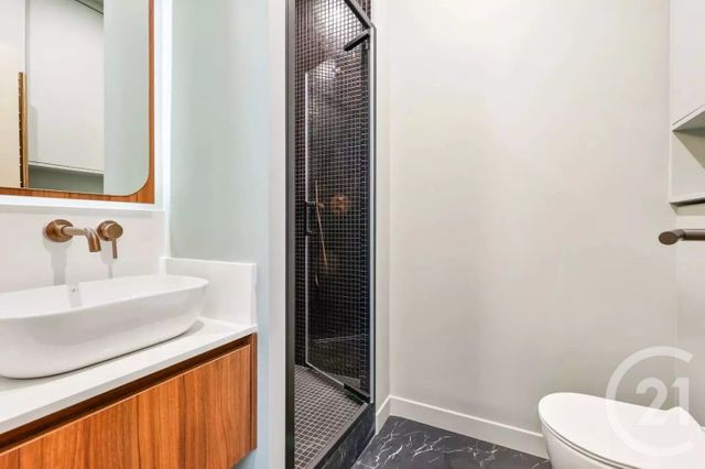 Appartement F5 à vendre - 5 pièces - 105.26 m2 - PARIS - 75009 - ILE-DE-FRANCE - Century 21 Victor Hugo - Trocadéro