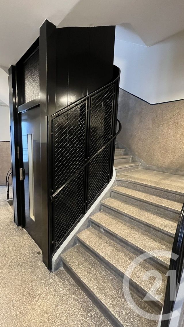 Appartement F2 à vendre - 2 pièces - 31.67 m2 - PARIS - 75018 - ILE-DE-FRANCE - Century 21 Victor Hugo - Trocadéro