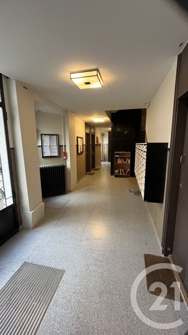 Appartement F2 à vendre - 2 pièces - 31.67 m2 - PARIS - 75018 - ILE-DE-FRANCE - Century 21 Victor Hugo - Trocadéro