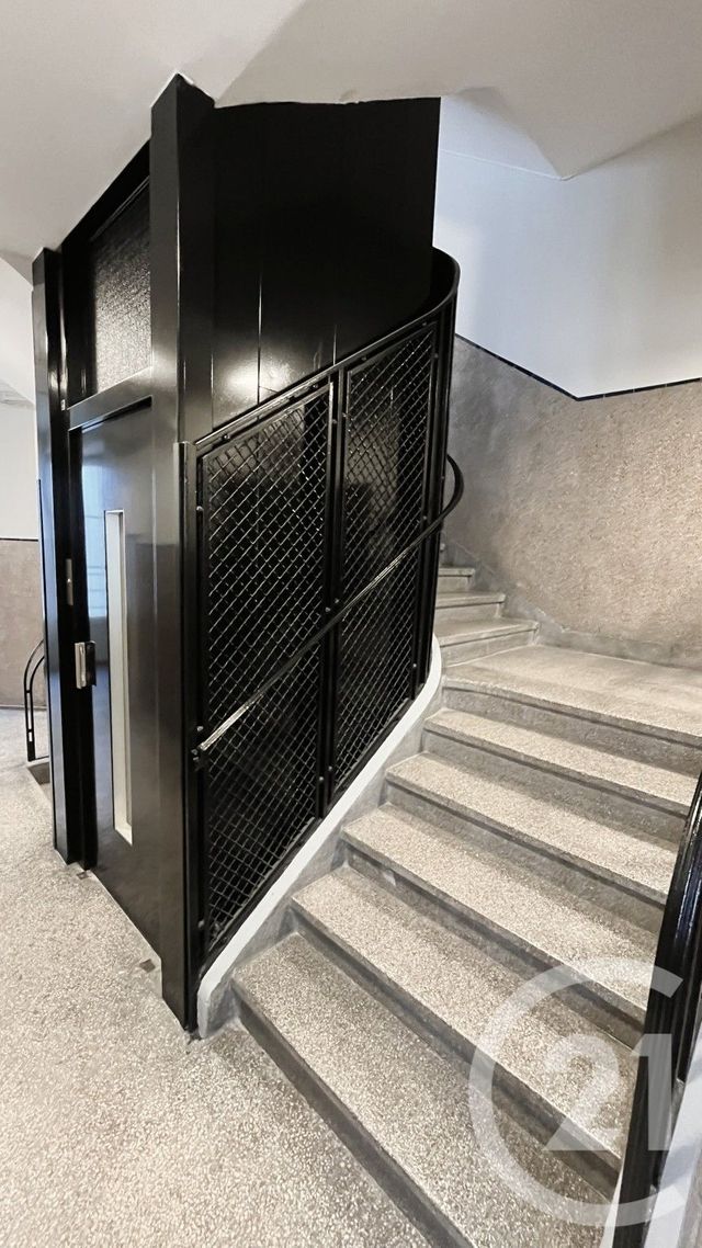 Appartement F2 à vendre - 2 pièces - 31.67 m2 - PARIS - 75018 - ILE-DE-FRANCE - Century 21 Victor Hugo - Trocadéro