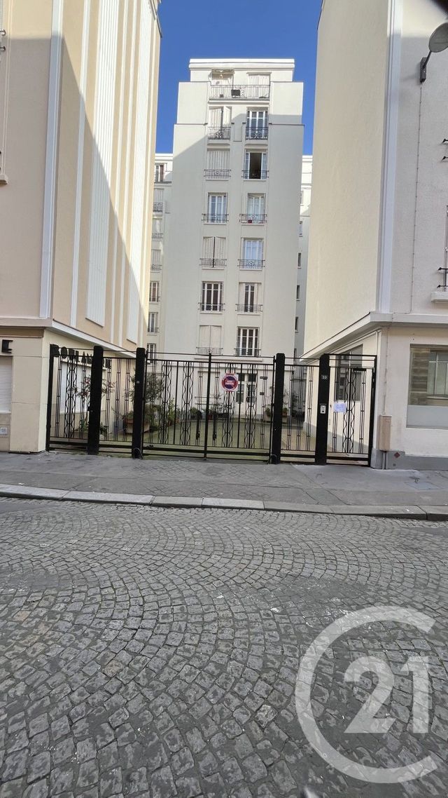 Appartement F2 à vendre - 2 pièces - 31.67 m2 - PARIS - 75018 - ILE-DE-FRANCE - Century 21 Victor Hugo - Trocadéro