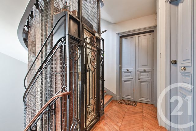 Appartement F2 à vendre - 2 pièces - 55.17 m2 - PARIS - 75010 - ILE-DE-FRANCE - Century 21 Victor Hugo - Trocadéro