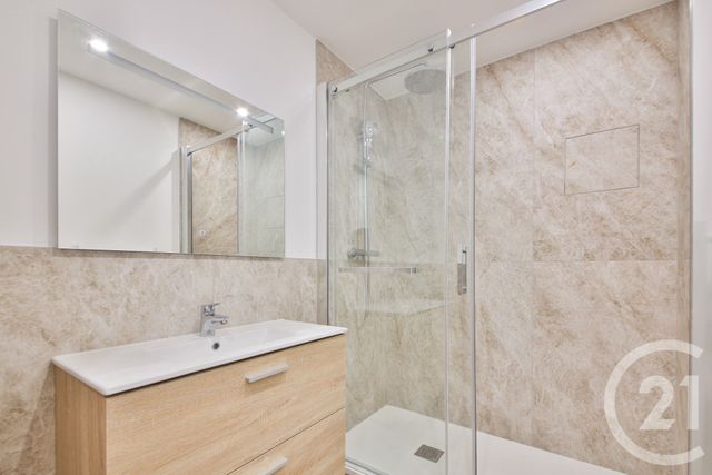 Appartement F5 à vendre - 5 pièces - 108.37 m2 - PARIS - 75009 - ILE-DE-FRANCE - Century 21 Victor Hugo - Trocadéro