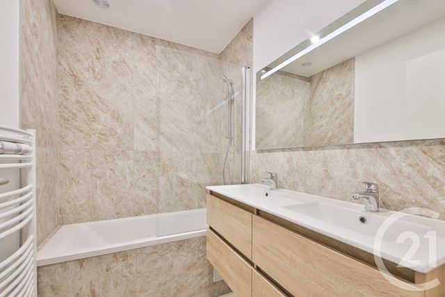 Appartement F5 à vendre - 5 pièces - 108.37 m2 - PARIS - 75009 - ILE-DE-FRANCE - Century 21 Victor Hugo - Trocadéro