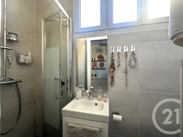 Appartement Studio à louer - 1 pièce - 28.43 m2 - PARIS - 75016 - ILE-DE-FRANCE - Century 21 Victor Hugo - Trocadéro