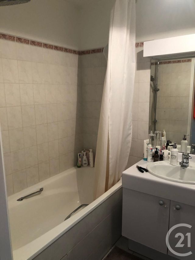 Appartement F3 à louer - 3 pièces - 53.76 m2 - COURBEVOIE - 92 - ILE-DE-FRANCE - Century 21 Victor Hugo - Trocadéro