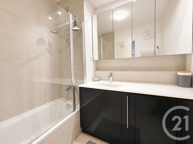 Appartement F2 à louer - 2 pièces - 64.96 m2 - PARIS - 75015 - ILE-DE-FRANCE - Century 21 Victor Hugo - Trocadéro