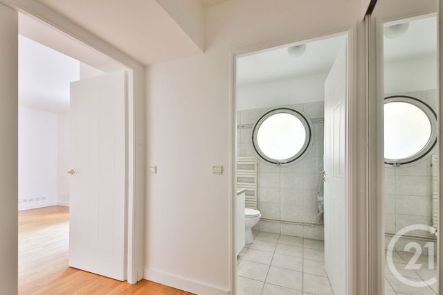 Appartement Studio à vendre - 1 pièce - 29.92 m2 - COURBEVOIE - 92 - ILE-DE-FRANCE - Century 21 Victor Hugo - Trocadéro