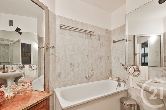 Appartement F6 à vendre - 6 pièces - 139.72 m2 - PARIS - 75116 - ILE-DE-FRANCE - Century 21 Victor Hugo - Trocadéro