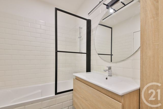 Appartement F2 à vendre - 2 pièces - 70.9 m2 - PARIS - 75015 - ILE-DE-FRANCE - Century 21 Victor Hugo - Trocadéro