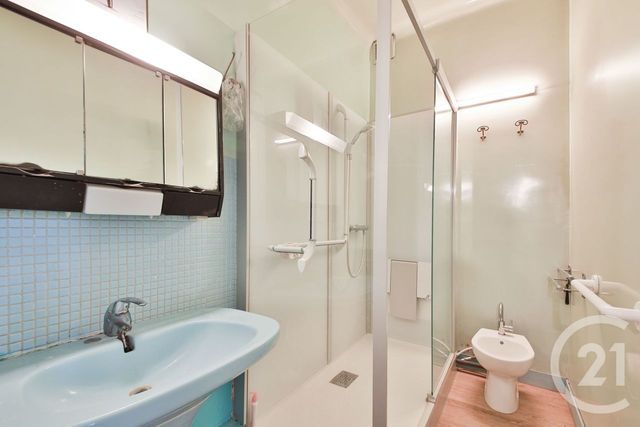 Appartement F5 à vendre - 5 pièces - 108.63 m2 - PARIS - 75016 - ILE-DE-FRANCE - Century 21 Victor Hugo - Trocadéro