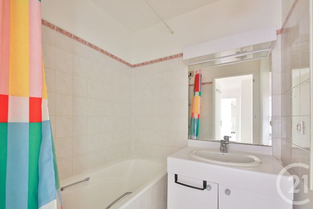 Appartement F3 à vendre - 3 pièces - 53.82 m2 - COURBEVOIE - 92 - ILE-DE-FRANCE - Century 21 Victor Hugo - Trocadéro