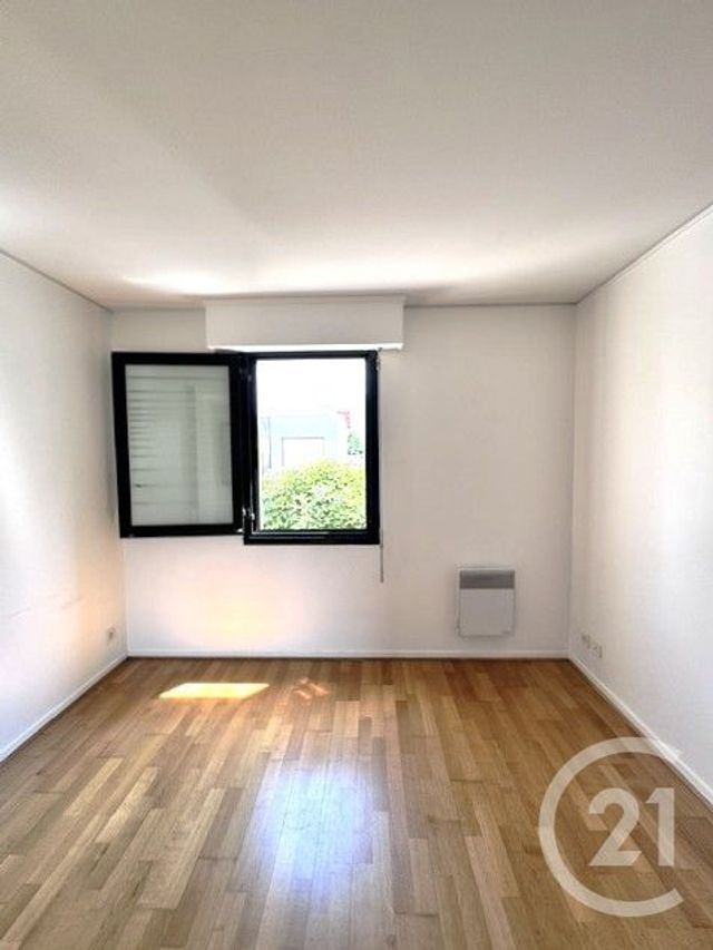 Appartement F3 à vendre - 3 pièces - 53.82 m2 - COURBEVOIE - 92 - ILE-DE-FRANCE - Century 21 Victor Hugo - Trocadéro