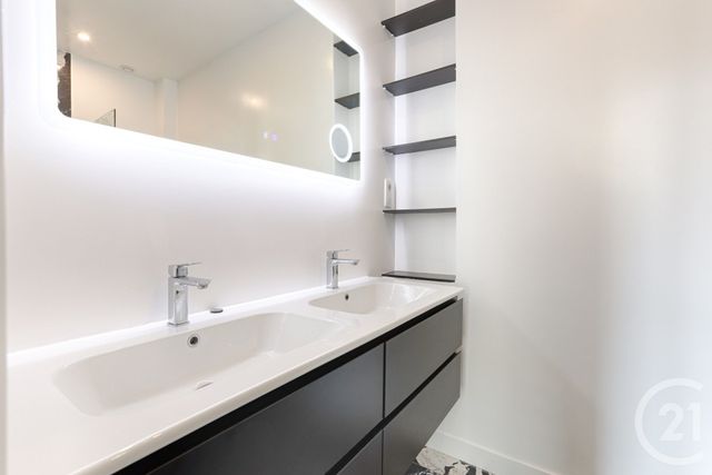 Appartement Duplex à louer - 4 pièces - 142.25 m2 - PARIS - 75016 - ILE-DE-FRANCE - Century 21 Victor Hugo - Trocadéro