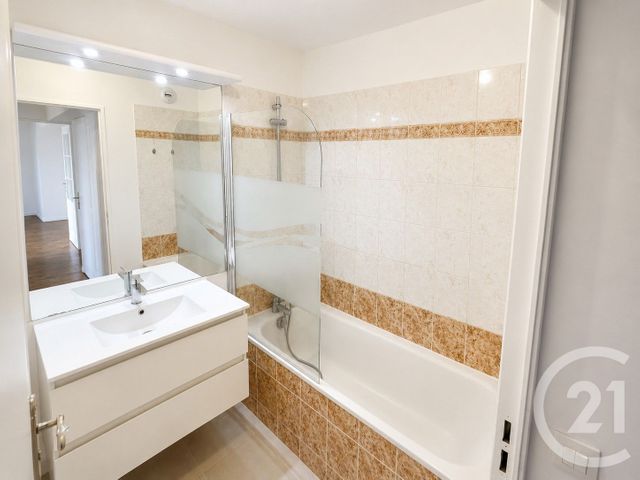 Appartement F2 à louer - 2 pièces - 44.79 m2 - COURBEVOIE - 92 - ILE-DE-FRANCE - Century 21 Victor Hugo - Trocadéro