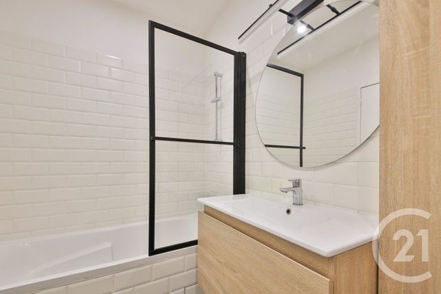 Appartement F2 à vendre - 2 pièces - 70.9 m2 - PARIS - 75015 - ILE-DE-FRANCE - Century 21 Victor Hugo - Trocadéro
