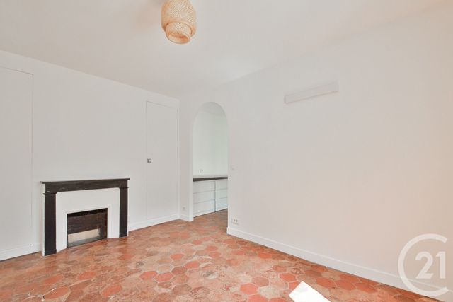 Appartement F2 à vendre - 2 pièces - 37.6 m2 - PARIS - 75015 - ILE-DE-FRANCE - Century 21 Victor Hugo - Trocadéro