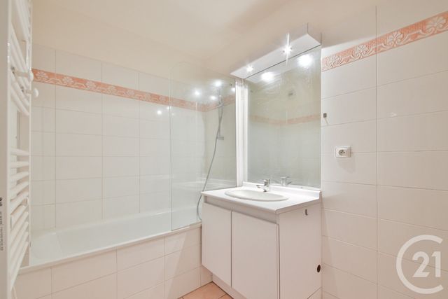 Appartement F2 à vendre - 2 pièces - 50.23 m2 - SURESNES - 92 - ILE-DE-FRANCE - Century 21 Victor Hugo - Trocadéro