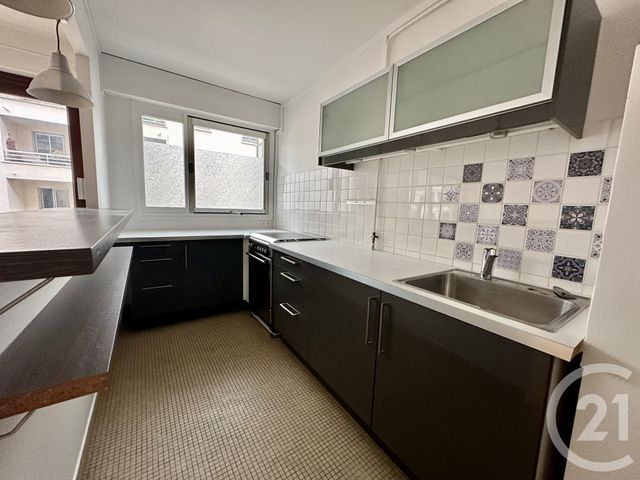 Appartement F2 à louer - 2 pièces - 49.78 m2 - PARIS - 75015 - ILE-DE-FRANCE - Century 21 Victor Hugo - Trocadéro