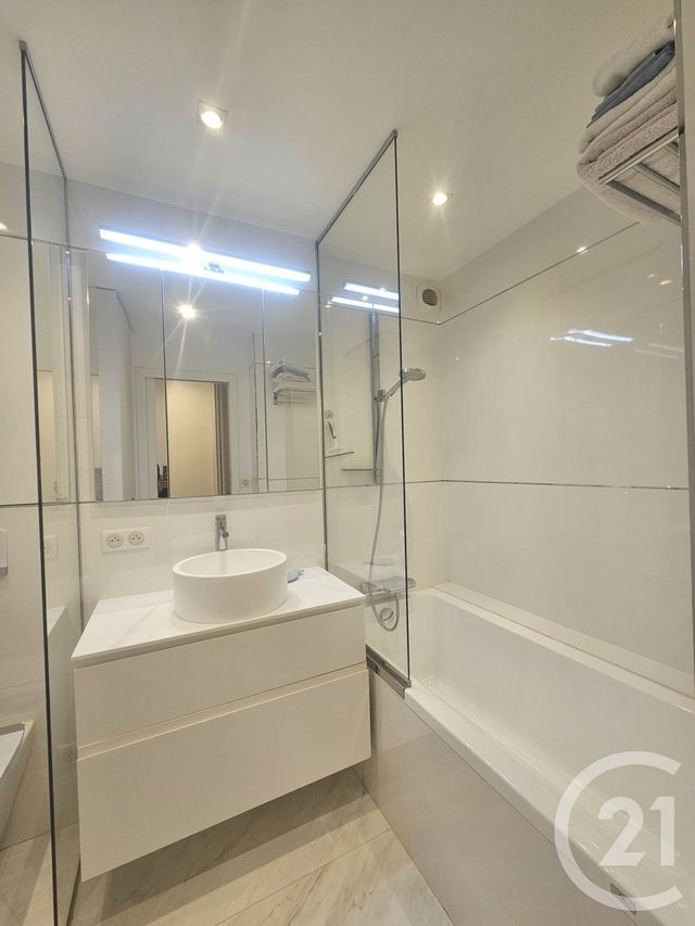 Appartement F2 à louer - 2 pièces - 54.7 m2 - PARIS - 75016 - ILE-DE-FRANCE - Century 21 Victor Hugo - Trocadéro