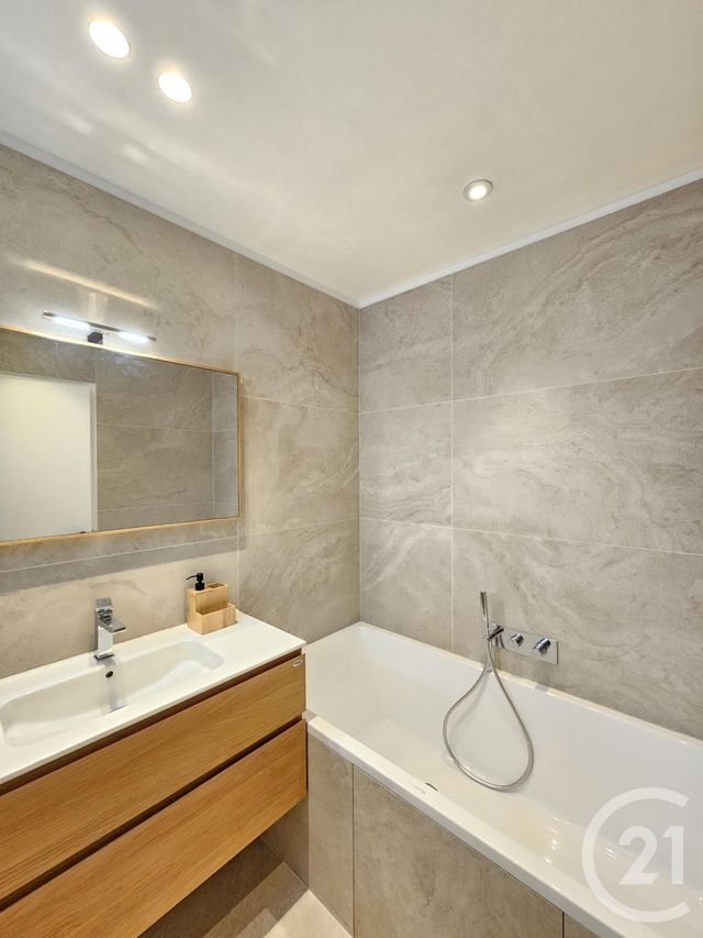 Appartement F3 à louer - 3 pièces - 77.36 m2 - NEUILLY SUR SEINE - 92 - ILE-DE-FRANCE - Century 21 Victor Hugo - Trocadéro