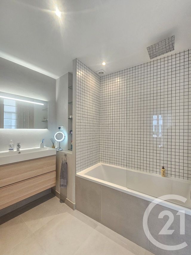 Appartement F3 à louer - 3 pièces - 75.73 m2 - PARIS - 75016 - ILE-DE-FRANCE - Century 21 Victor Hugo - Trocadéro