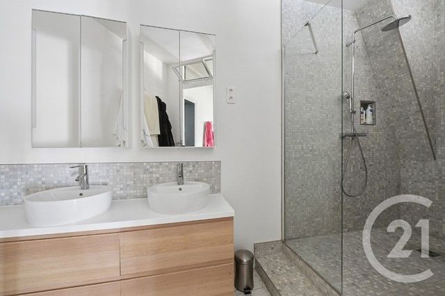 Appartement F3 à vendre - 3 pièces - 83.11 m2 - PARIS - 75018 - ILE-DE-FRANCE - Century 21 Victor Hugo - Trocadéro