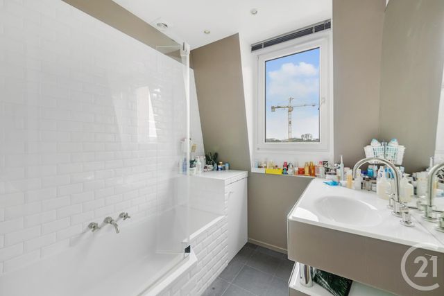 Afficher la photo en grand Appartement F4 à vendre - 4 pièces - 65.2 m2 - NEUILLY SUR SEINE - 92 - ILE-DE-FRANCE - Century 21 Victor Hugo - Trocadéro