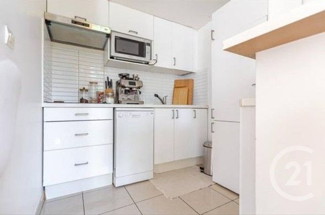 Appartement Duplex à louer - 2 pièces - 44.06 m2 - PARIS - 75008 - ILE-DE-FRANCE - Century 21 Victor Hugo - Trocadéro