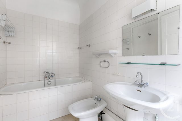 Afficher la photo en grand Appartement F3 à vendre - 3 pièces - 75.02 m2 - PARIS - 75016 - ILE-DE-FRANCE - Century 21 Victor Hugo - Trocadéro