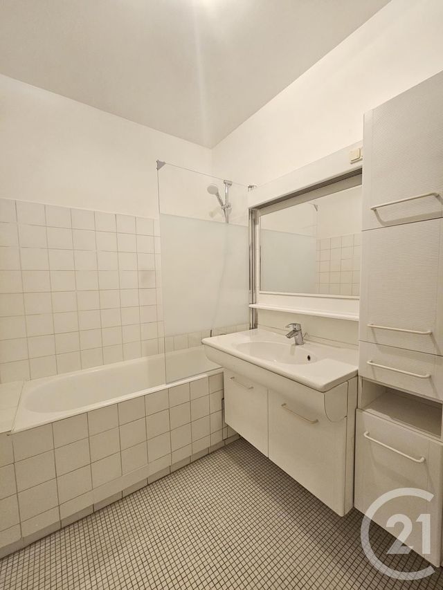 Afficher la photo en grand Appartement F2 à louer - 2 pièces - 42.82 m2 - PARIS - 75016 - ILE-DE-FRANCE - Century 21 Victor Hugo - Trocadéro