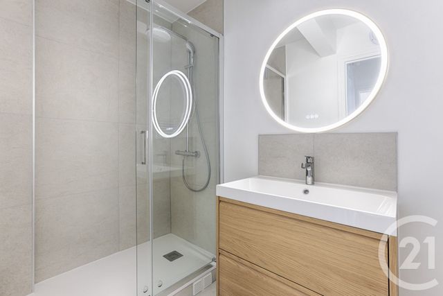 Appartement F1 à vendre - 1 pièce - 46.0 m2 - PARIS - 75015 - ILE-DE-FRANCE - Century 21 Victor Hugo - Trocadéro