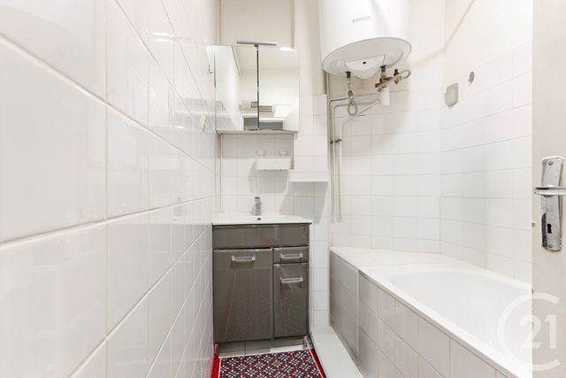 Appartement F3 à vendre - 3 pièces - 45.23 m2 - PARIS - 75018 - ILE-DE-FRANCE - Century 21 Victor Hugo - Trocadéro