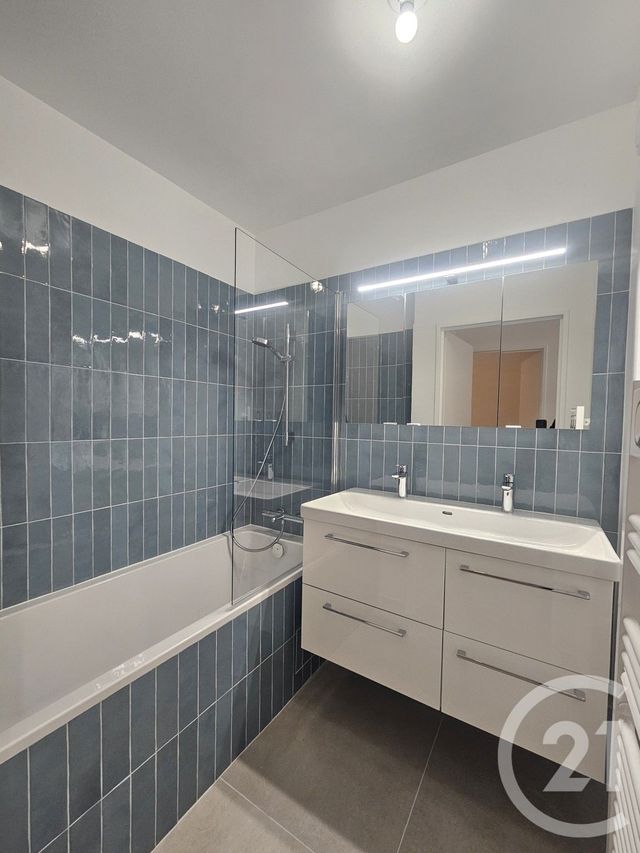 Appartement F4 à louer - 4 pièces - 84.02 m2 - COURBEVOIE - 92 - ILE-DE-FRANCE - Century 21 Victor Hugo - Trocadéro