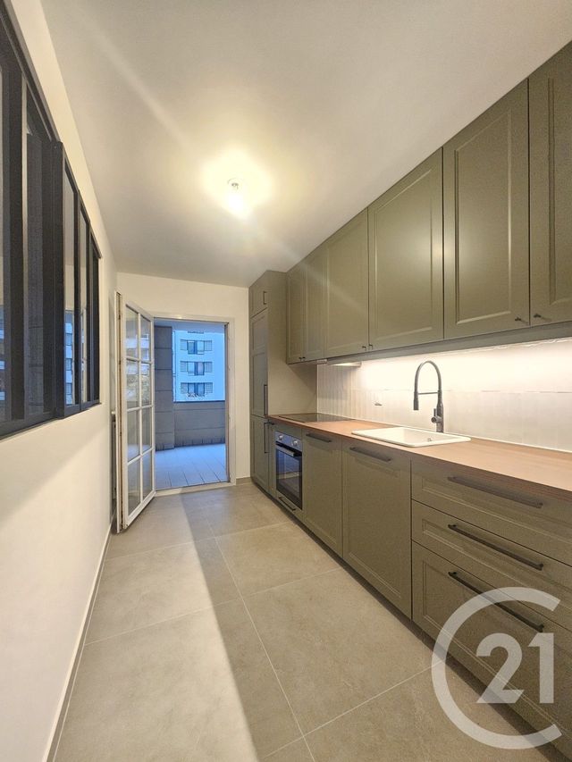 Appartement F4 à louer - 4 pièces - 84.02 m2 - COURBEVOIE - 92 - ILE-DE-FRANCE - Century 21 Victor Hugo - Trocadéro