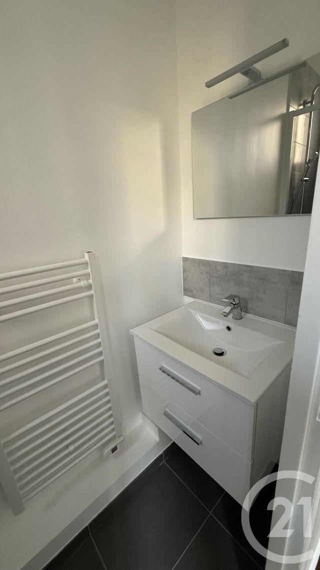 Appartement T2 à vendre - 2 pièces - 44.56 m2 - PARIS - 75005 - ILE-DE-FRANCE - Century 21 Victor Hugo - Trocadéro