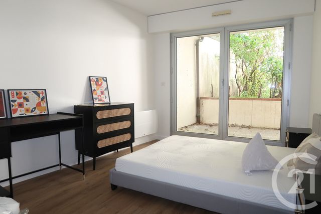 Appartement F3 à louer - 3 pièces - 74.0 m2 - PARIS - 75009 - ILE-DE-FRANCE - Century 21 Victor Hugo - Trocadéro