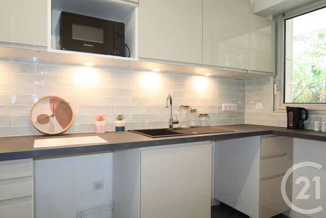 Appartement F3 à louer - 3 pièces - 74.0 m2 - PARIS - 75009 - ILE-DE-FRANCE - Century 21 Victor Hugo - Trocadéro