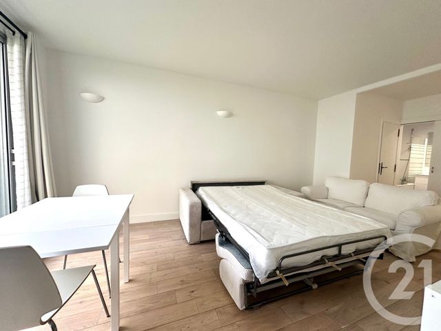 Appartement Studio à louer - 1 pièce - 32.9 m2 - PARIS - 75116 - ILE-DE-FRANCE - Century 21 Victor Hugo - Trocadéro