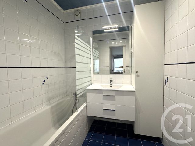 Appartement Studio à louer - 1 pièce - 32.9 m2 - PARIS - 75116 - ILE-DE-FRANCE - Century 21 Victor Hugo - Trocadéro