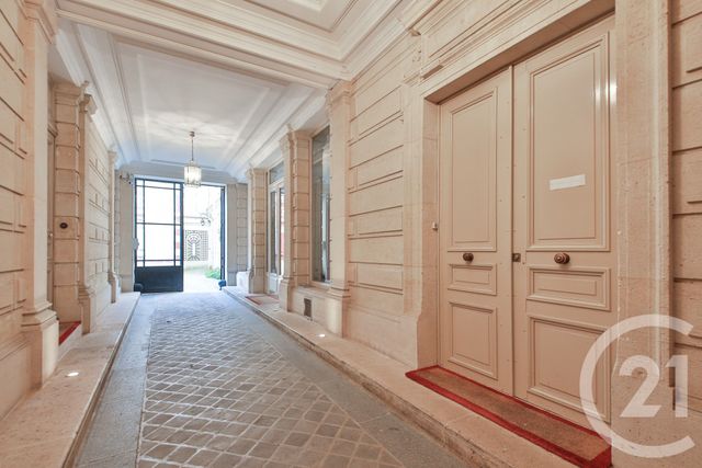 Appartement Studio à vendre - 1 pièce - 43.87 m2 - PARIS - 75016 - ILE-DE-FRANCE - Century 21 Victor Hugo - Trocadéro