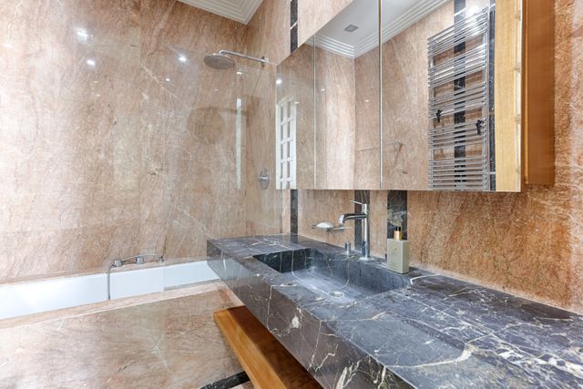 Appartement à vendre - 7 pièces - 296.15 m2 - PARIS - 75116 - ILE-DE-FRANCE - Century 21 Victor Hugo - Trocadéro