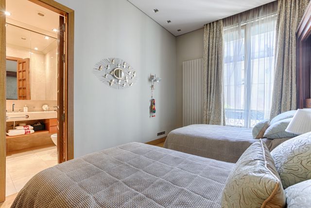 Appartement à vendre - 7 pièces - 296.15 m2 - PARIS - 75116 - ILE-DE-FRANCE - Century 21 Victor Hugo - Trocadéro