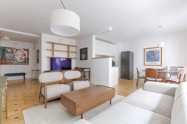 Appartement F5 à louer - 5 pièces - 101.33 m2 - PARIS - 75016 - ILE-DE-FRANCE - Century 21 Victor Hugo - Trocadéro