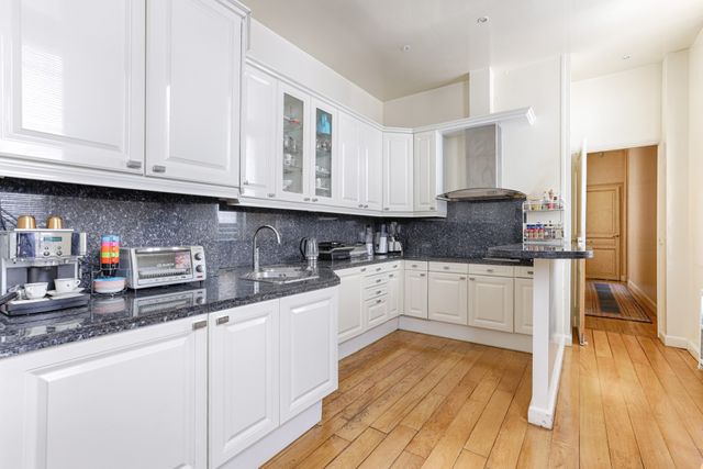 Appartement F6 à vendre - 6 pièces - 199.6 m2 - PARIS - 75116 - ILE-DE-FRANCE - Century 21 Victor Hugo - Trocadéro