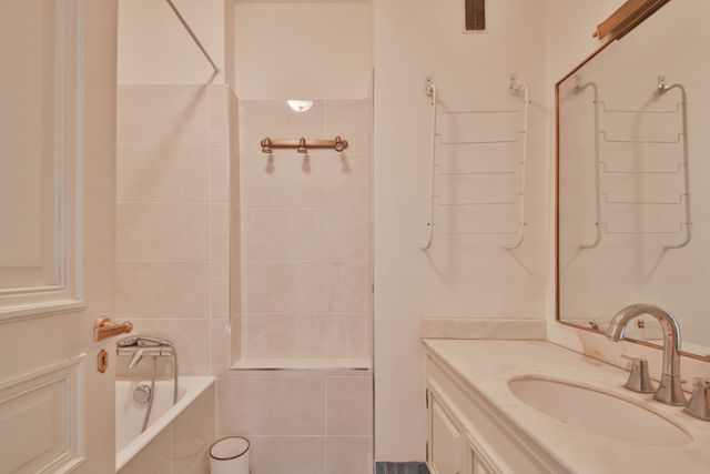 Appartement F4 à vendre - 4 pièces - 135.82 m2 - PARIS - 75016 - ILE-DE-FRANCE - Century 21 Victor Hugo - Trocadéro