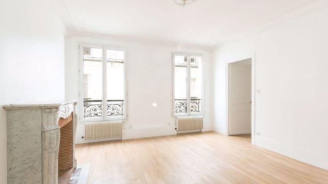  - PARIS - 